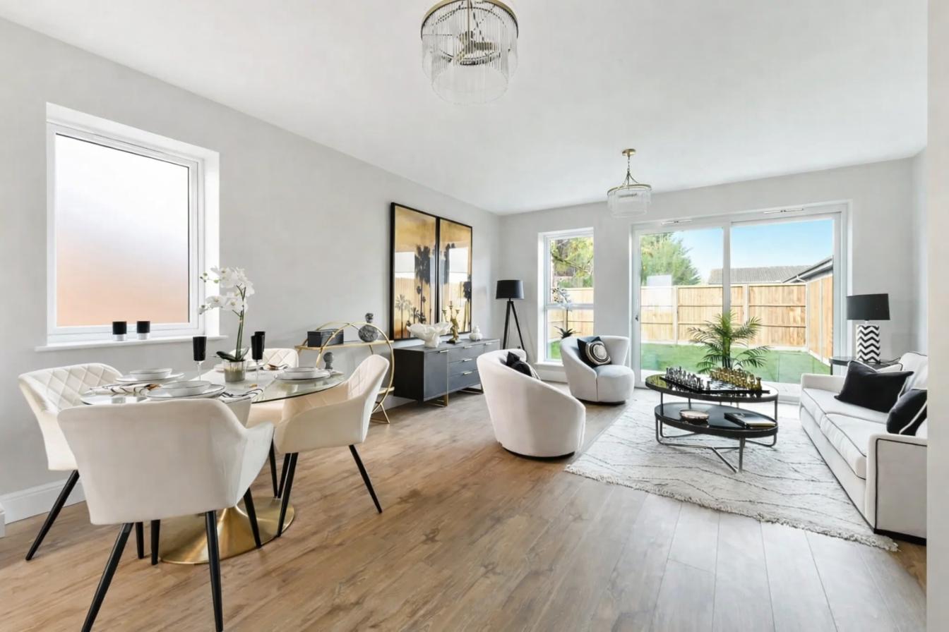 living modern open space cu dining si zona de relaxare, design minimalist cu mobilier alb si lumina naturala